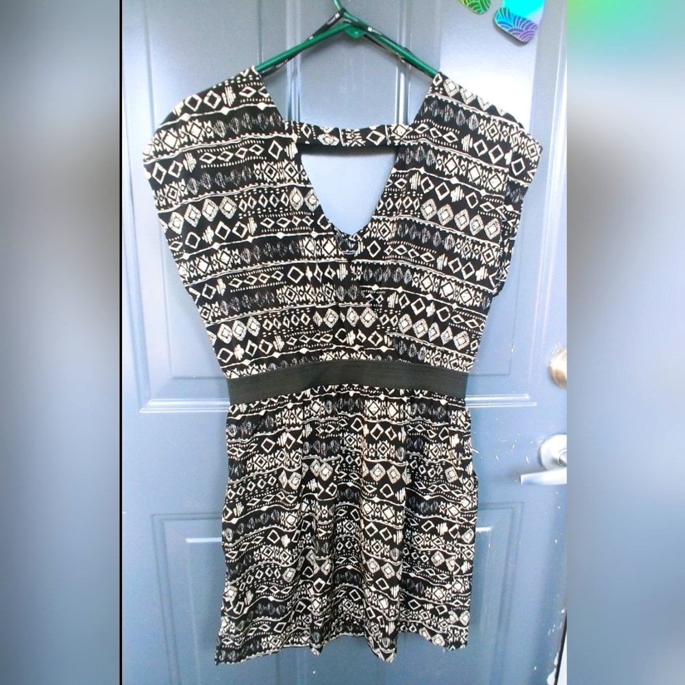Forever 21 clothes, black and white dress, work clothes, juniors dress